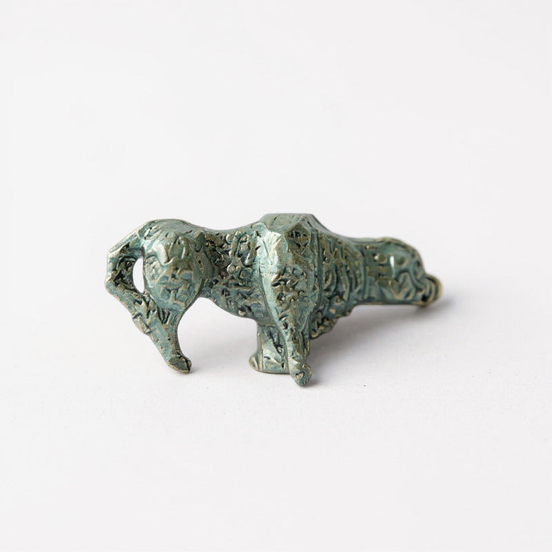 Buey Del Año Chino Amuleto En Miniatura 0.5cm De Alto Dorado by HEREJE