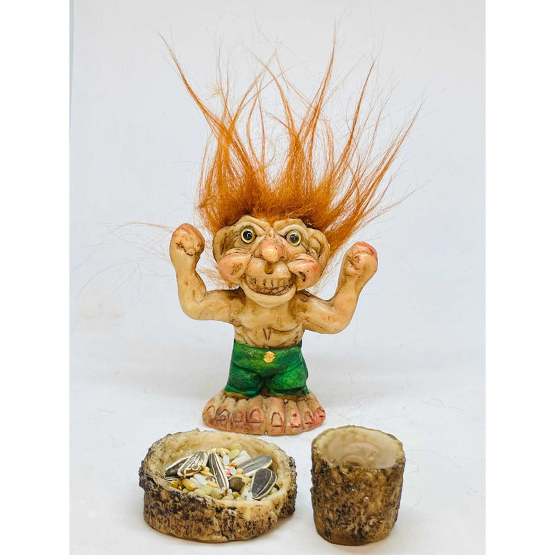 Troll Fortaleza + Comedero 8.5cm Figura En Resina Nacional Verde by HEREJE