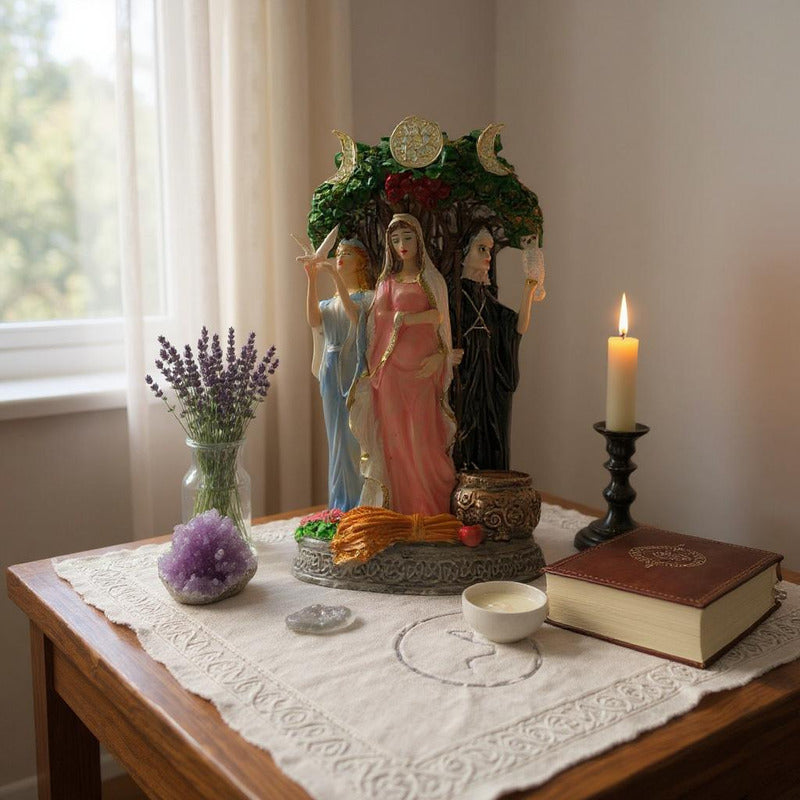 Triple Diosa Escultura De Resina 25cm De Altura Hecate Variado by HEREJE