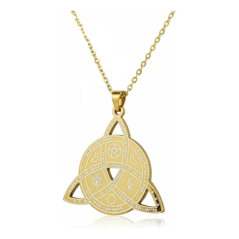 Triqueta Dije De Acero Inoxidable Con Cadena En Color Dorado Dorado by HEREJE