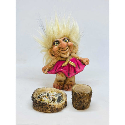 Troll Balbina + Comederos 9 Cm Figura En Resina Nacional Rosa by HEREJE