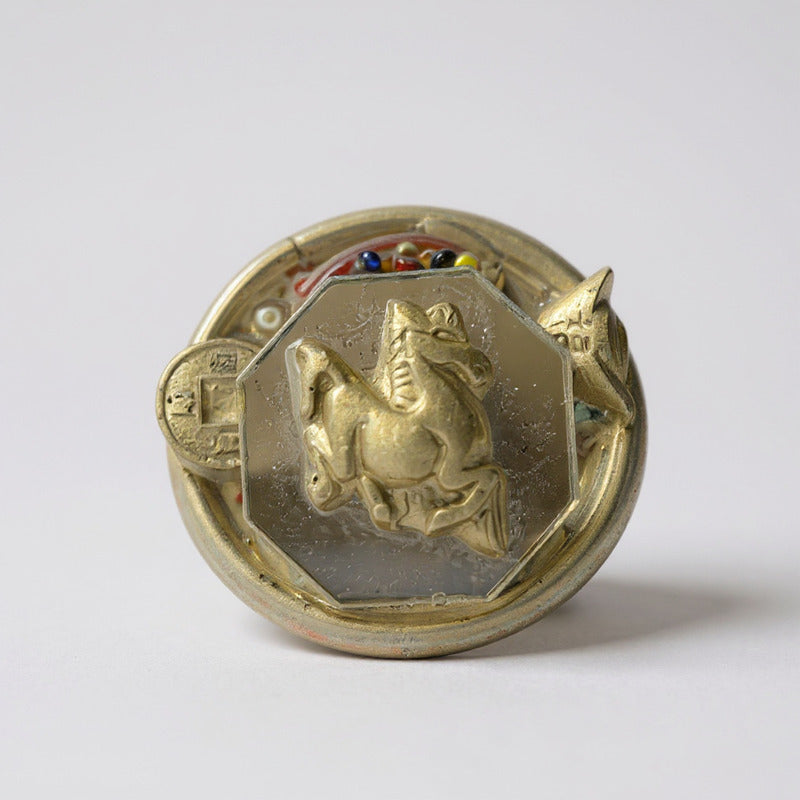 Caballo En Espejo En Argolla Figura De Resina 4.5cm Diametro Dorado Fengshui Line by HEREJE