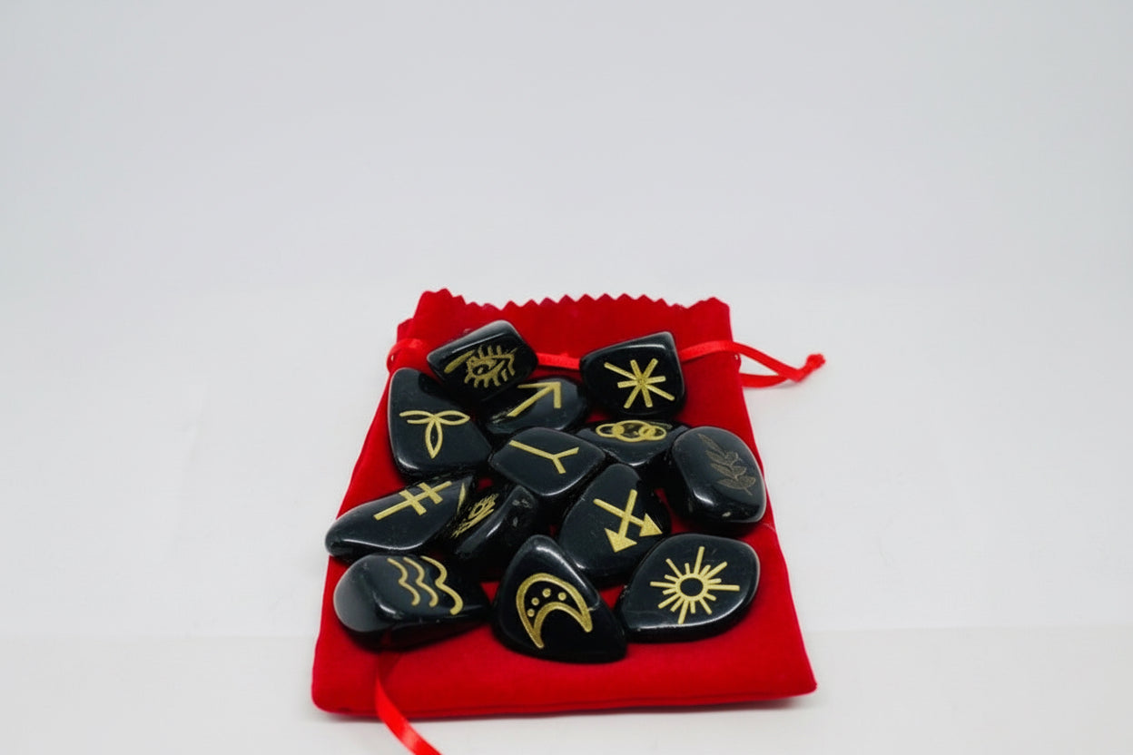 Runas Brujas Piedras De Gitana En Cuarzo 13 Piezas. by HEREJE