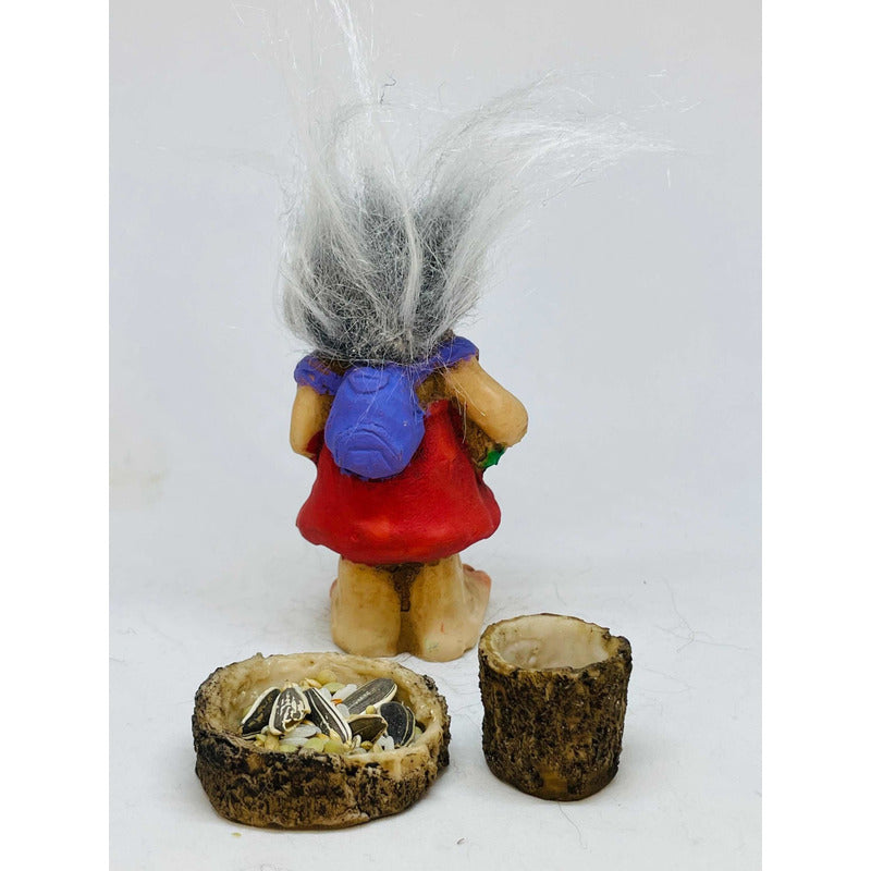 Troll Estudio Niña + Comedero 10 Cm Figura De Resina Naciona Rosa Chicle by HEREJE