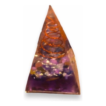 Pirámide De Orgonita 7cm Con Resina Color Morada by HEREJE
