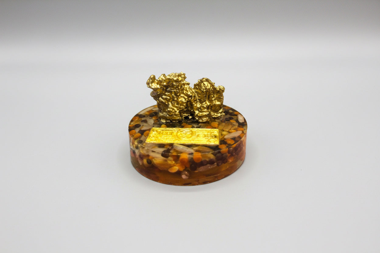 Dragón Chino Con Base De Resina Y Semillas Dorado by HEREJE