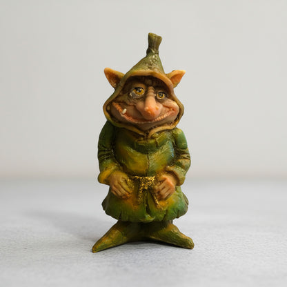 Duende Martillo Figura De Resina Verde by HEREJE