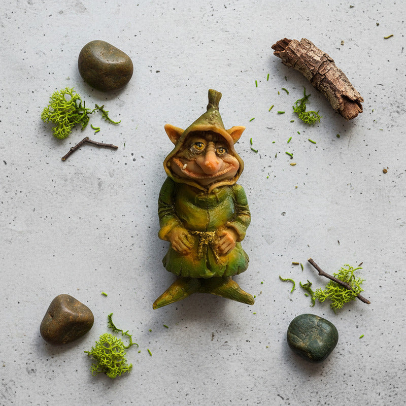 Duende Martillo Figura De Resina Verde by HEREJE