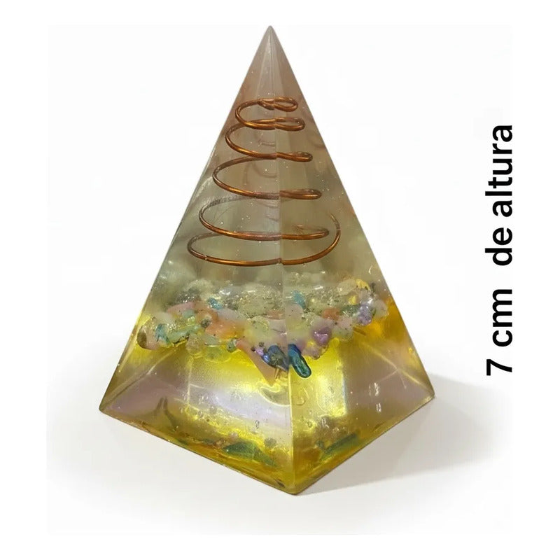 Pirámide De Orgonita 7cm Con Cuarzo Rosa Y Cobre Amatillo by HEREJE