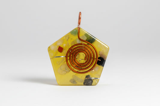 Orgonita Colgante Dije Amuleto Limpia La Energía Pentagonal Amarillo by HEREJE