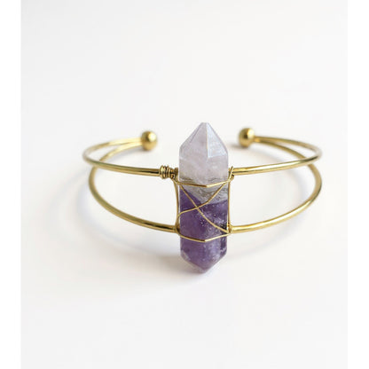 Brazalete Con Cuarzo En Punta Chapado En Color Dorado by HEREJE
