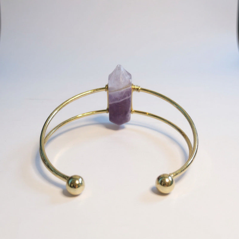 Brazalete Con Cuarzo En Punta Chapado En Color Dorado by HEREJE