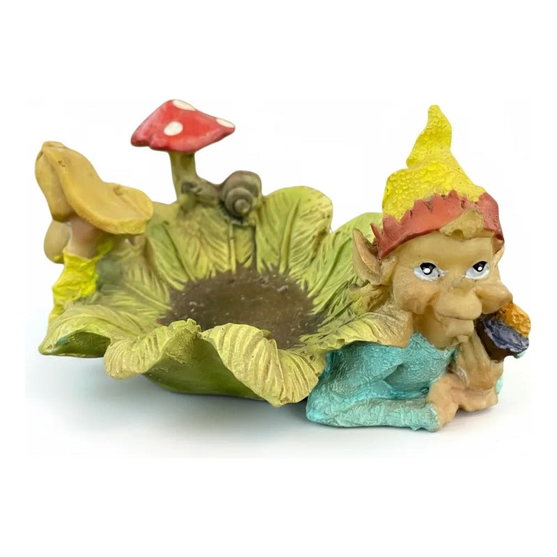 Figura Duende Acostado En Hoja Con Hongos Para Jardín Variado by HEREJE